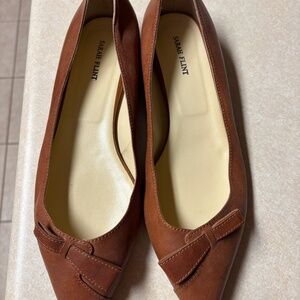 Sarah Flint Brown Flats with Pointed Toe and Twisted Vamp Design